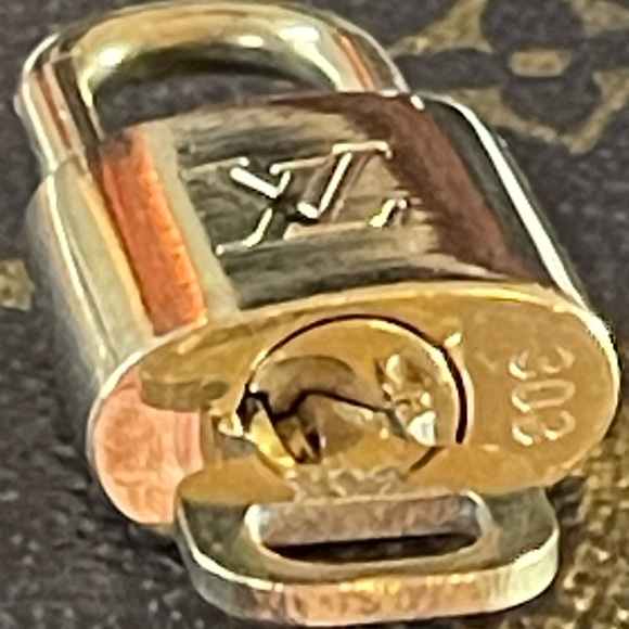 Lot of 2 Louis Vuitton Authentic Brass Lock and Key Set #303 and #304 - Picture 11 of 16